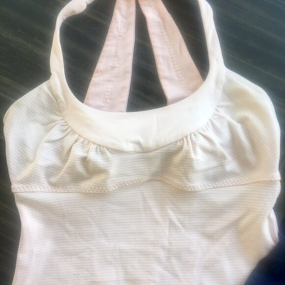 Lululemon Tanks bundle two for $30 and discounted shipping size 4 - Picture 2 of 6